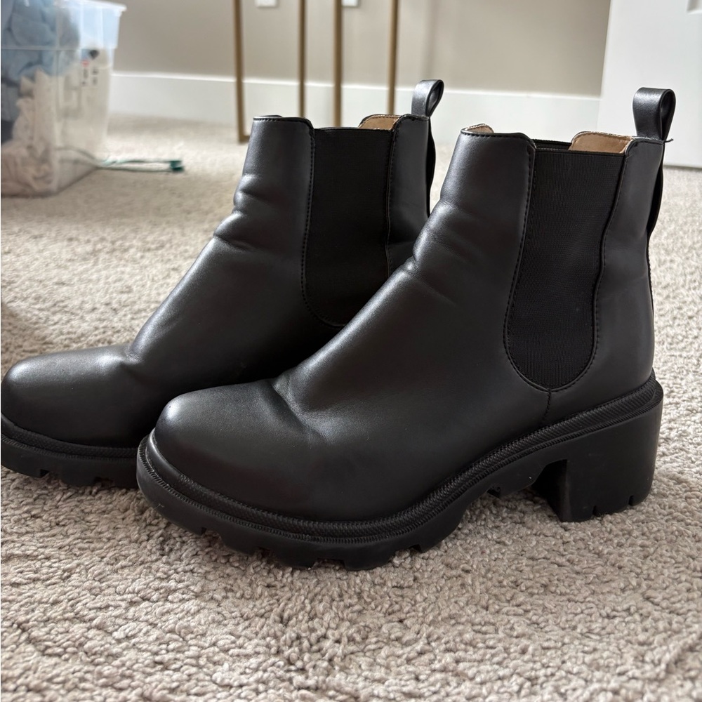Women's Black Chelsea Heel Boots